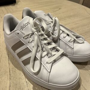 Adidas Women's Lace Up Grand Court 2.0 Cloudfoam Lifestyle Low-Top Shoes S8.5